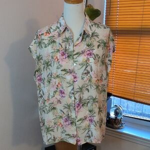 Tropical Floral Short Sleeve Button-Up Blouse in Cream & Green